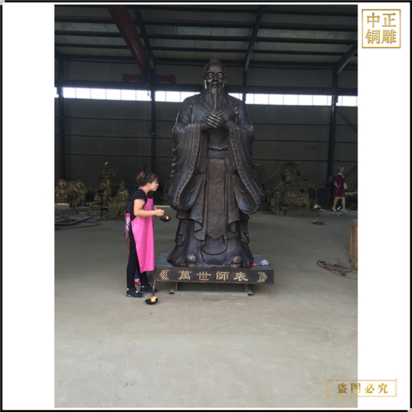 1.學(xué)校孔子教學(xué)雕塑.jpg 1.學(xué)??鬃咏虒W(xué)雕塑.jpg